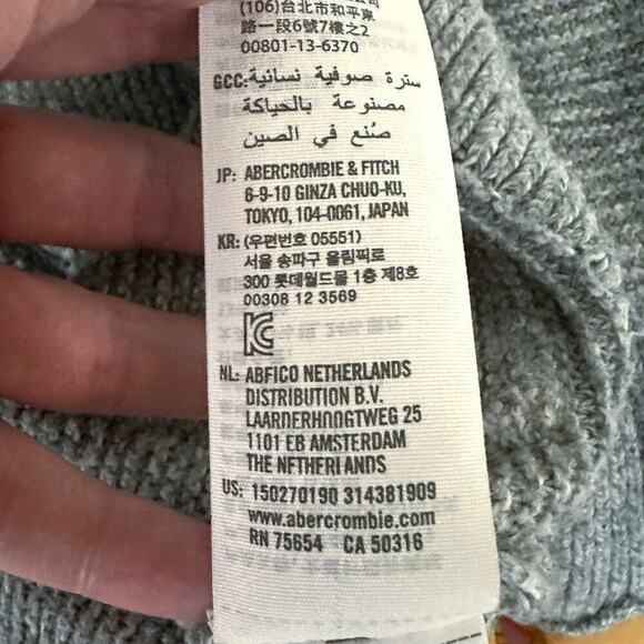 Abercrombie & Fitch Long Gray Women Cardigan Sweater Size Small Y2K schoolgirl - Picture 6 of 6